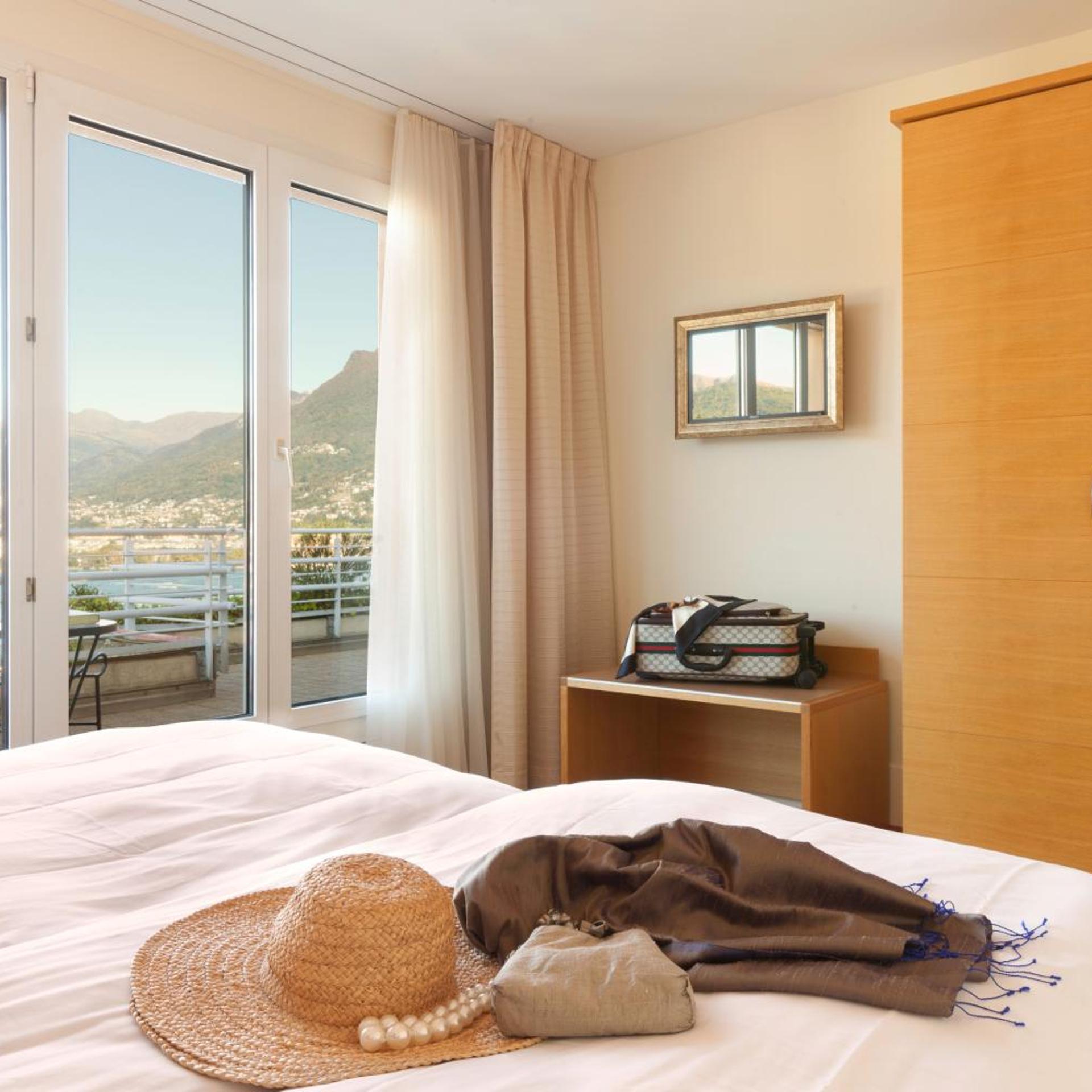 Penthouse Suite, King Bed, Lake View