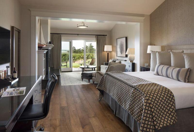 Ocean, Club, Suite, Jetted Tub, Accessible