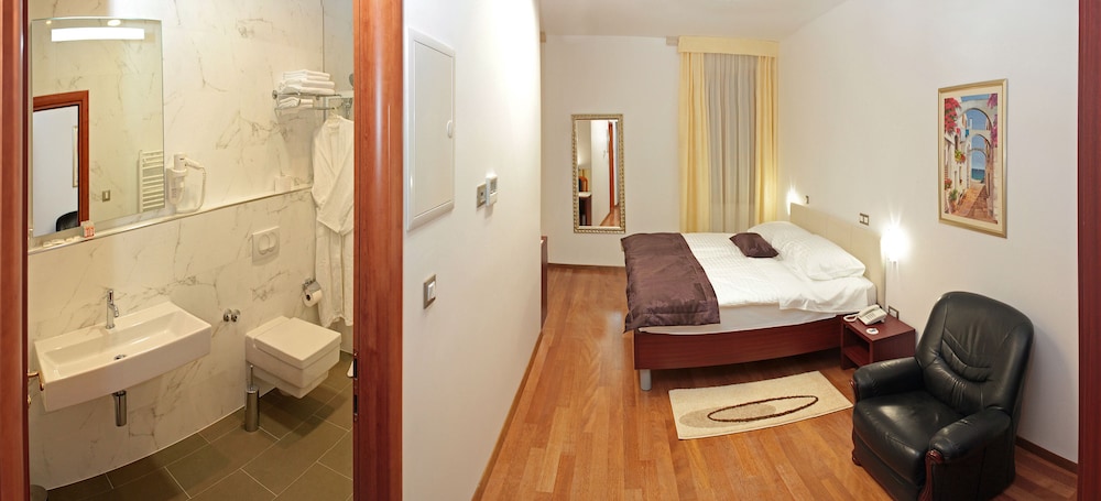 Hotel Monika 28/73