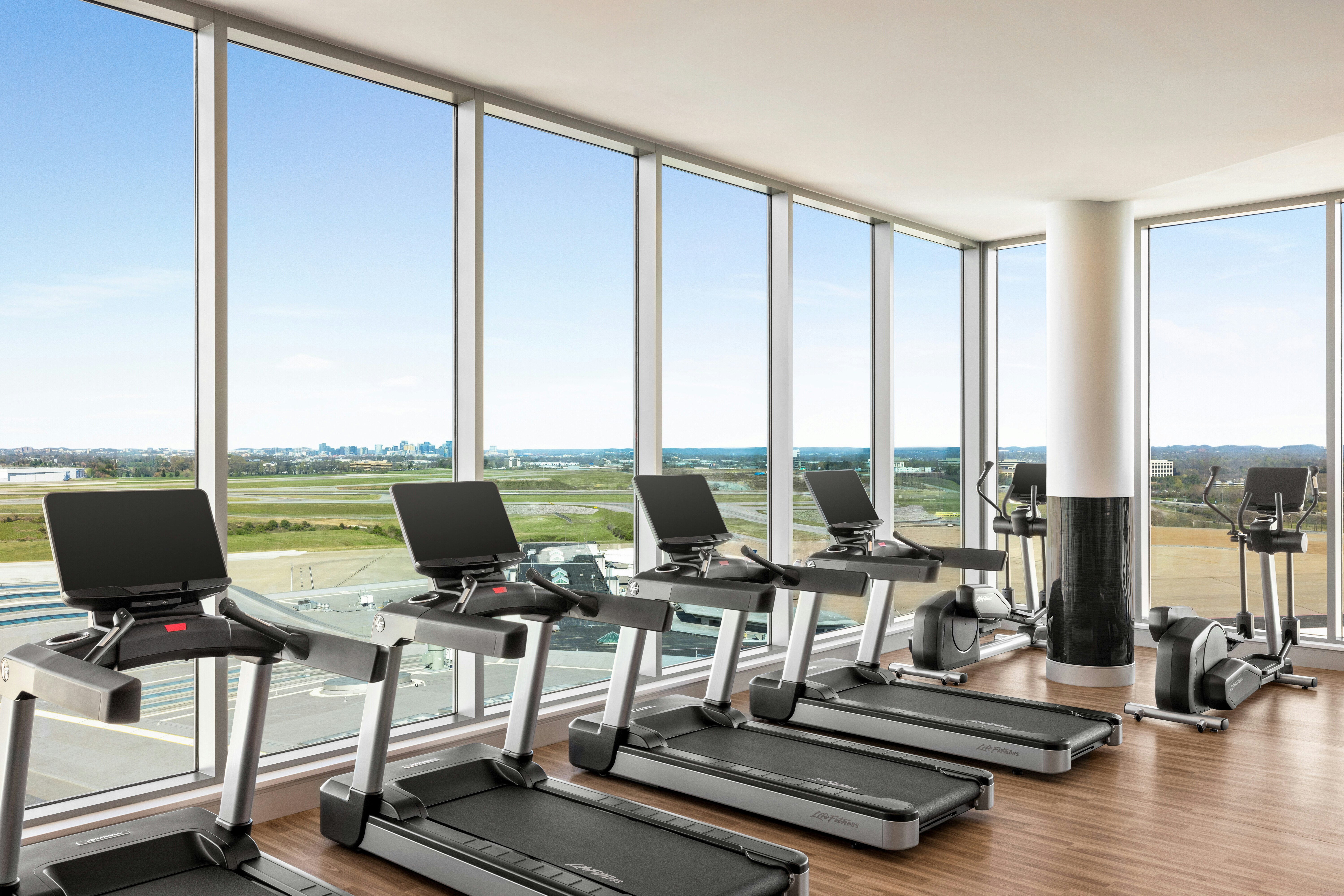 Hilton BNA Nashville Airport Terminal 18/53
