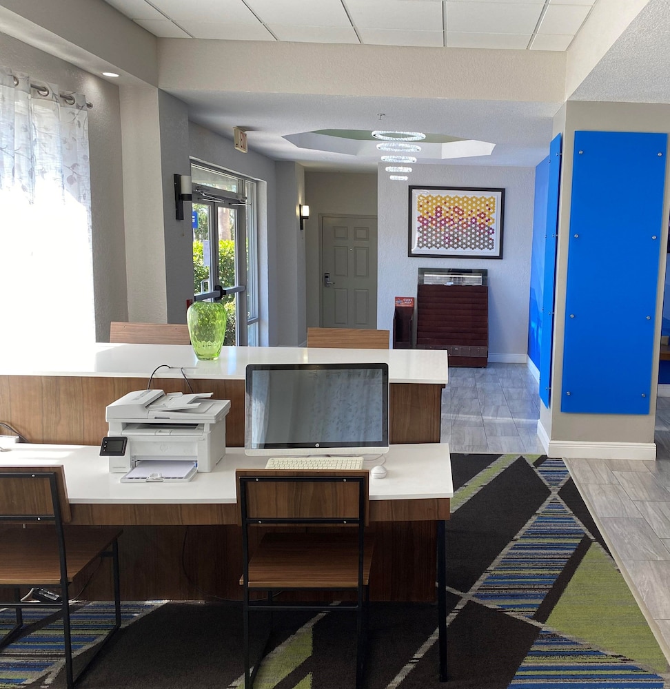Holiday Inn Express Hotel Suites Clearwater Us 19 N 14/71