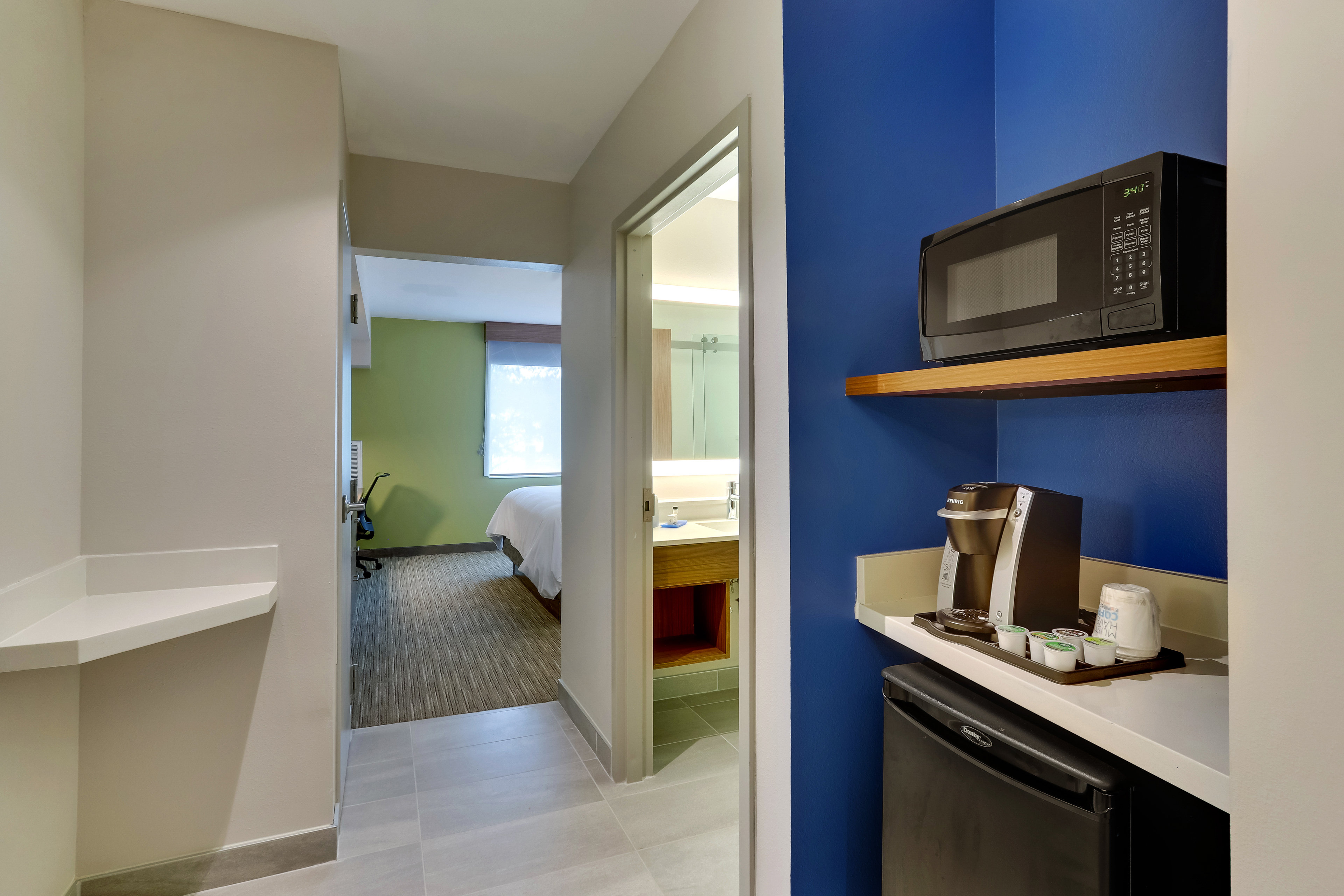 Holiday Inn Express and Suites Dawsonville 69/74