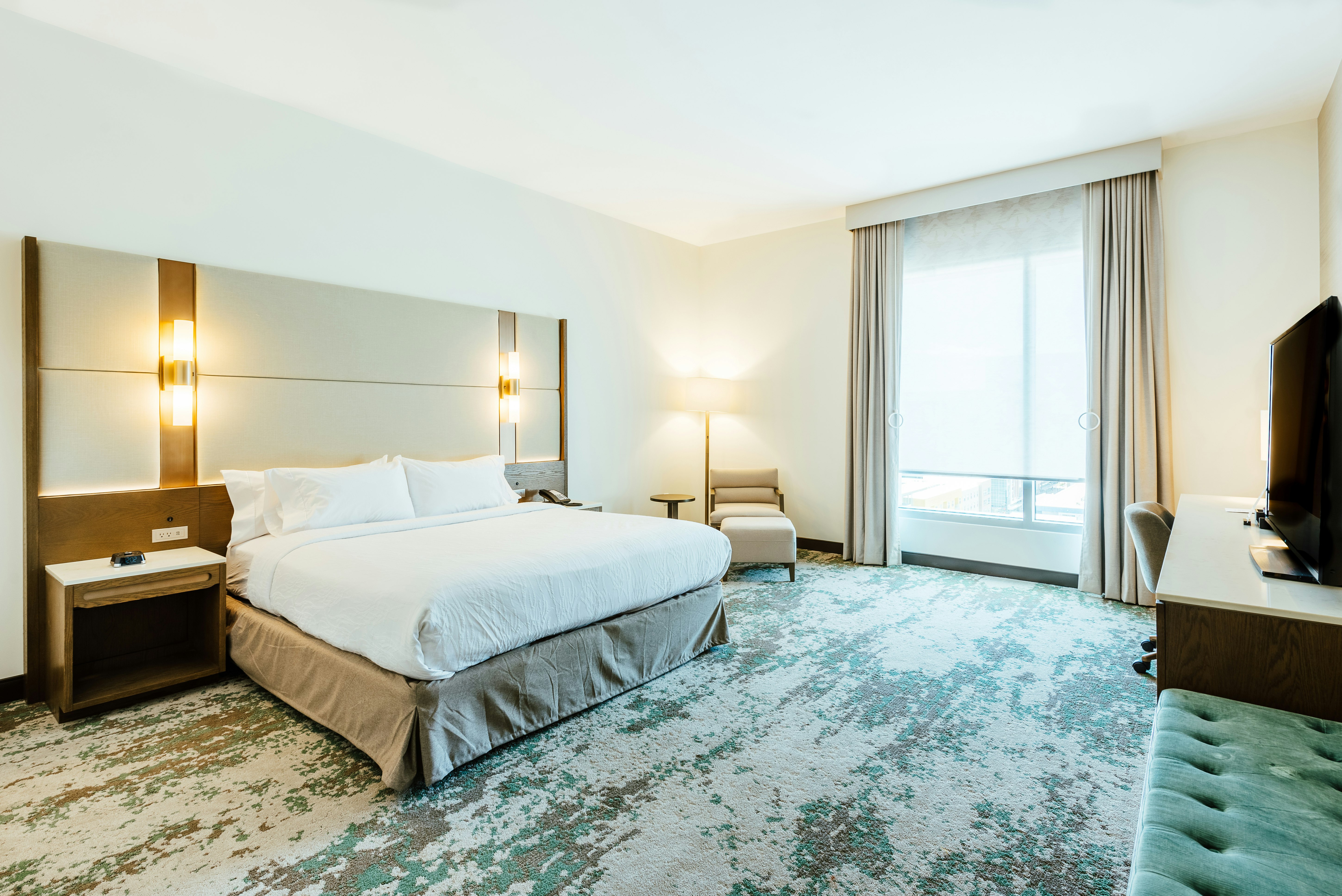 ROOM, KING BED, ACCESSIBLE