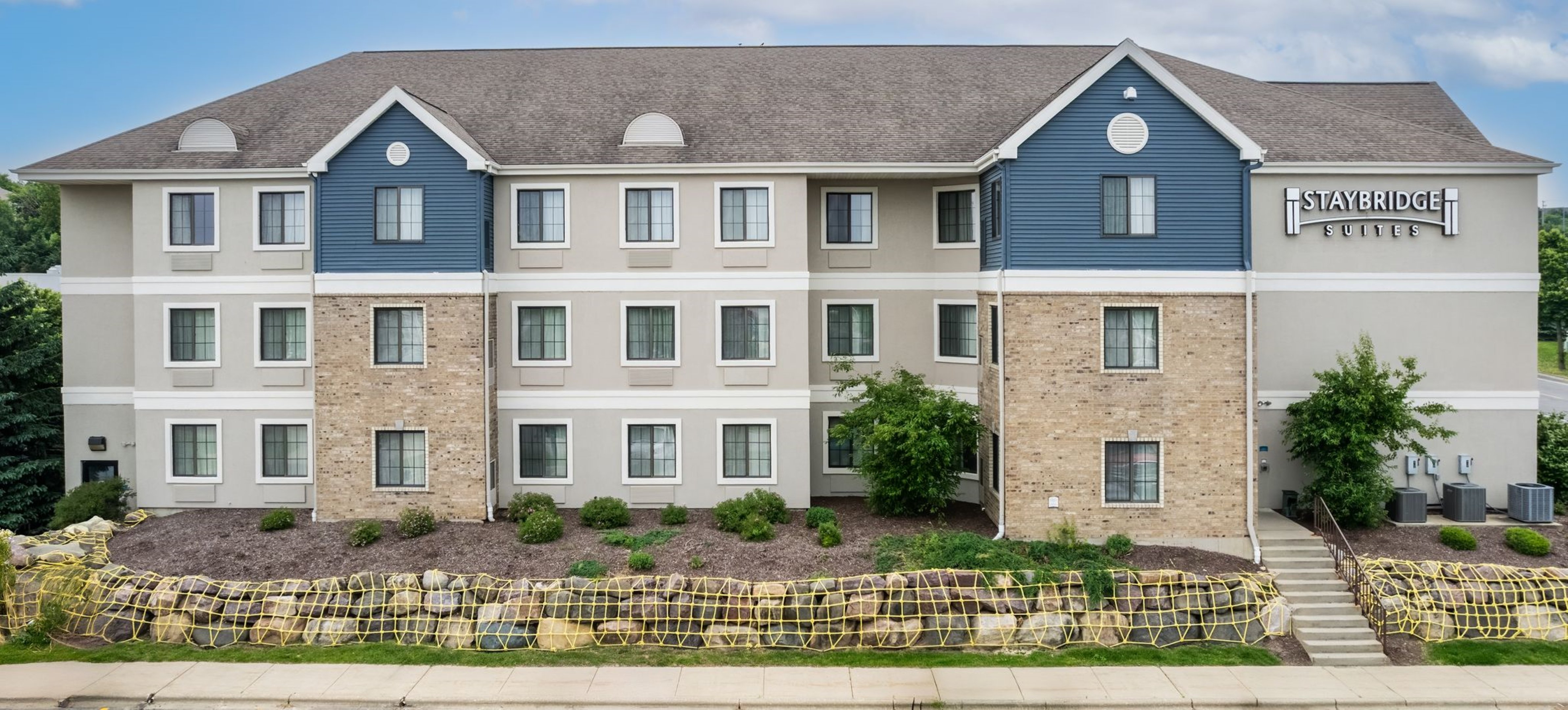 Staybridge Suites Madison-East 2/52