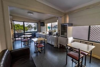 Kingsford Riverside Inn 15/22