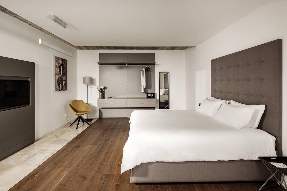 19 Rooms 7/71
