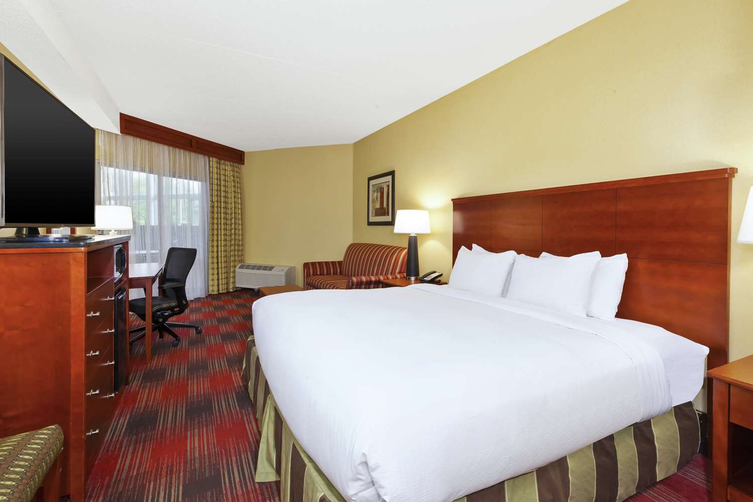 Room, King Bed, Direct Pool Access