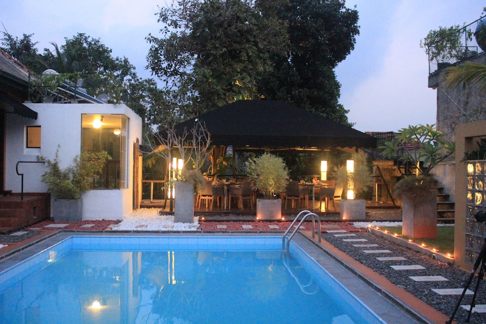 Villa Escondite 4/50