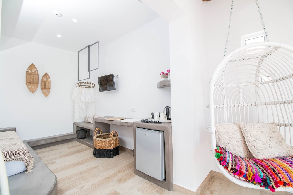 Malibu Boutique Studios 30/50