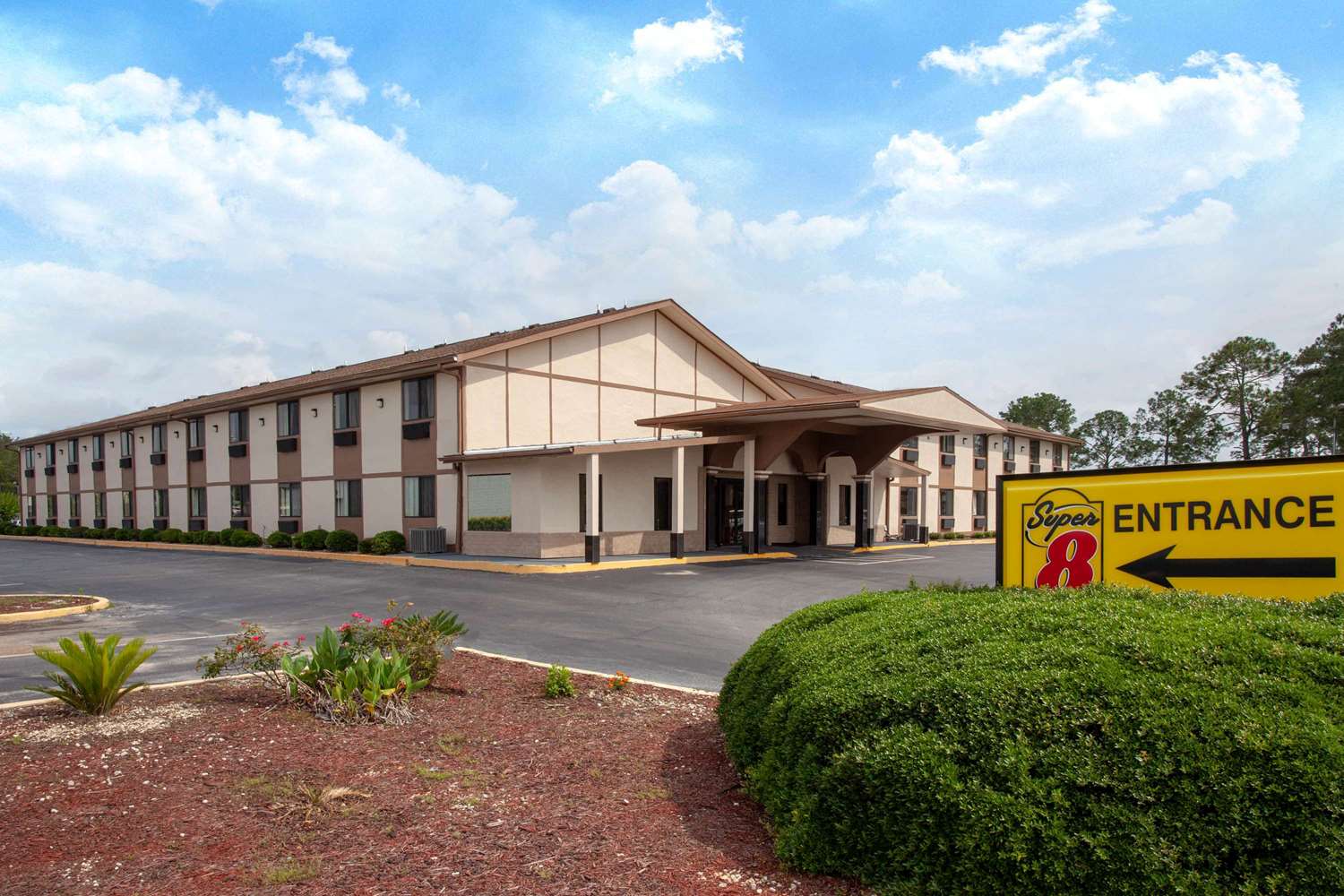 Super 8 by Wyndham Waycross GA 6/22