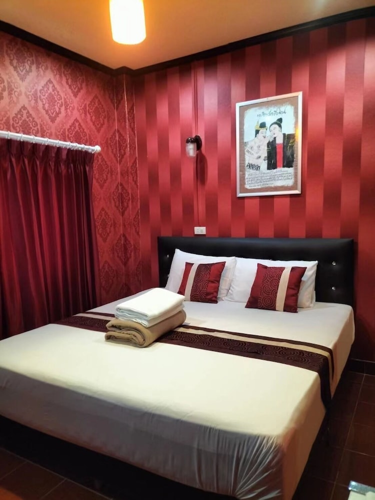 2 BEDROOMS, FAMILY, HOUSE