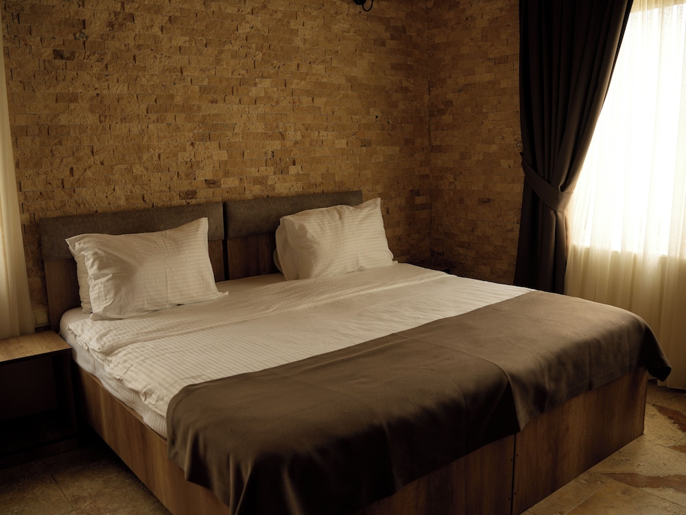 Calina Otel 9/50