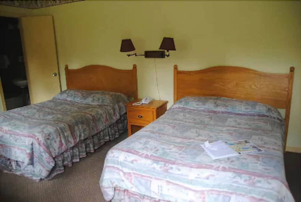 STANDARD, 2 DOUBLE BEDS