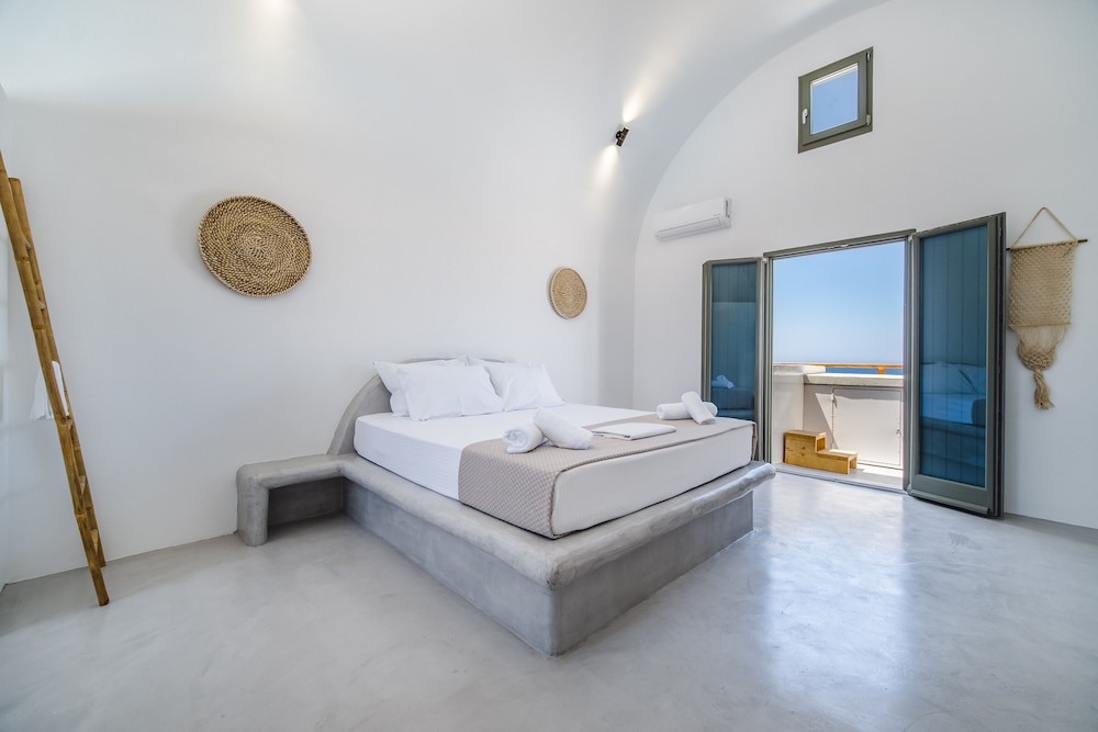 Amethyst Exclusive Suites Oia 33/72