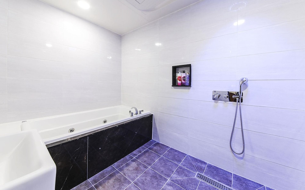 Bentley Business Hotel 20/23