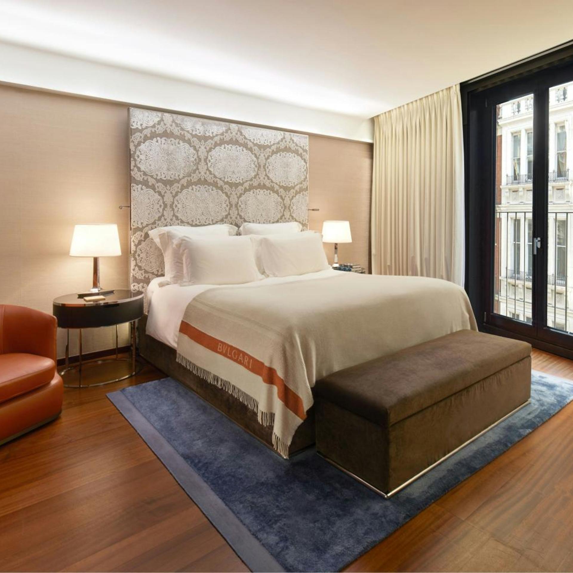 Knightsbridge, Suite
