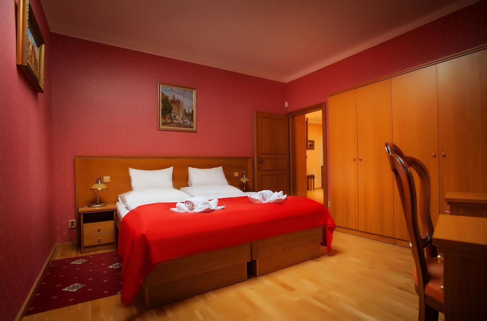 1 BEDROOM, APARTMENT
