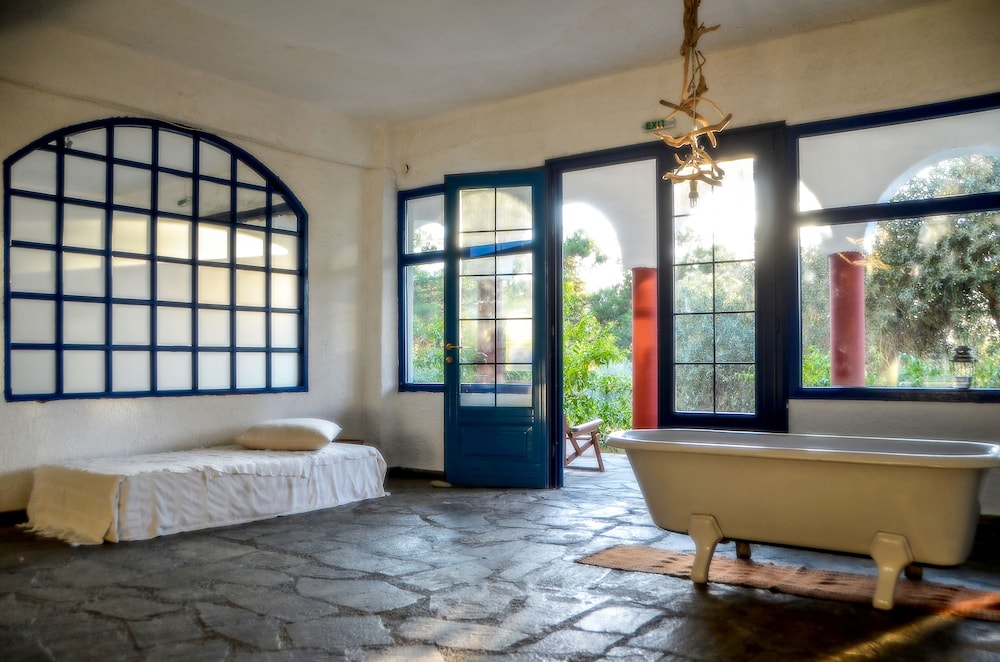Agionissi Resort 10/50