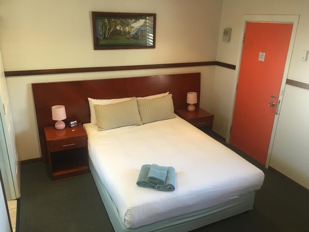 Across Country Motel And Serviced Apartments 18/35