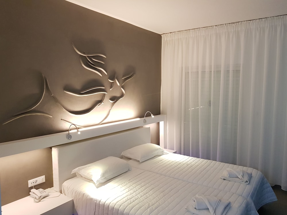1 BEDROOM, DELUXE, APARTMENT
