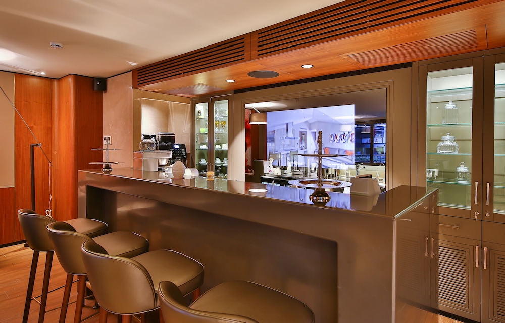 Tzl Suites 7/69