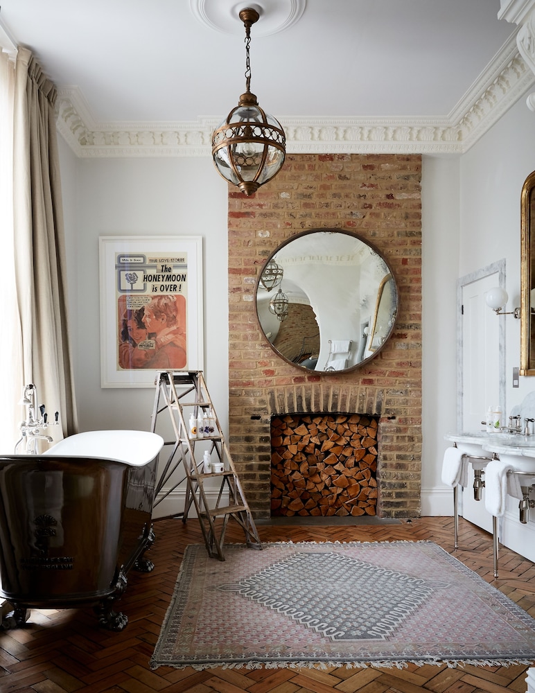 Artist Residence London 11/50