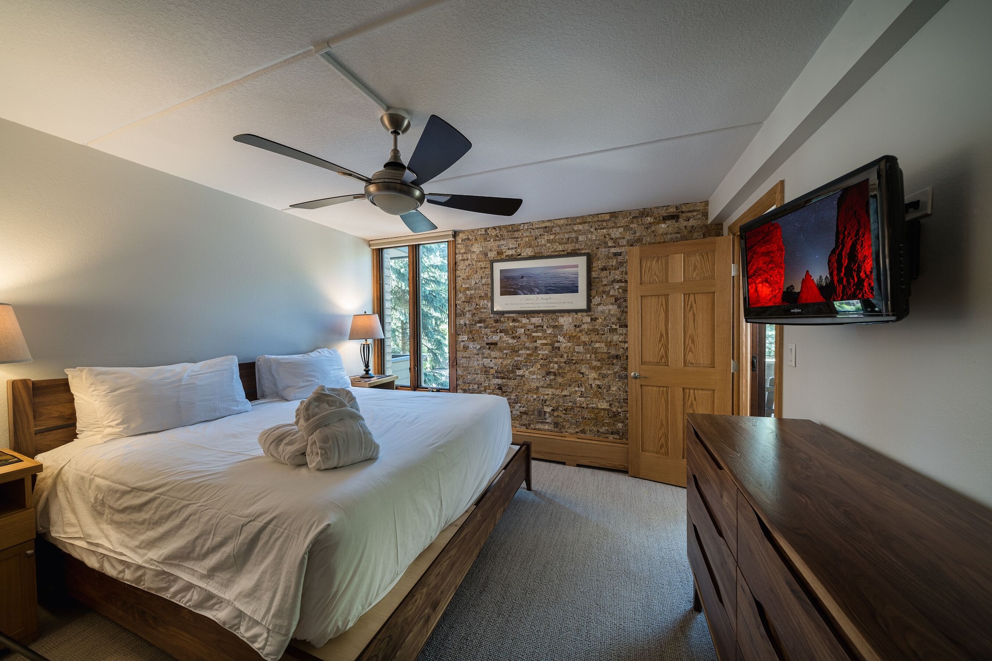 2 BEDROOMS, CONDO, VALLEY VIEW, 2 BATHROOMS