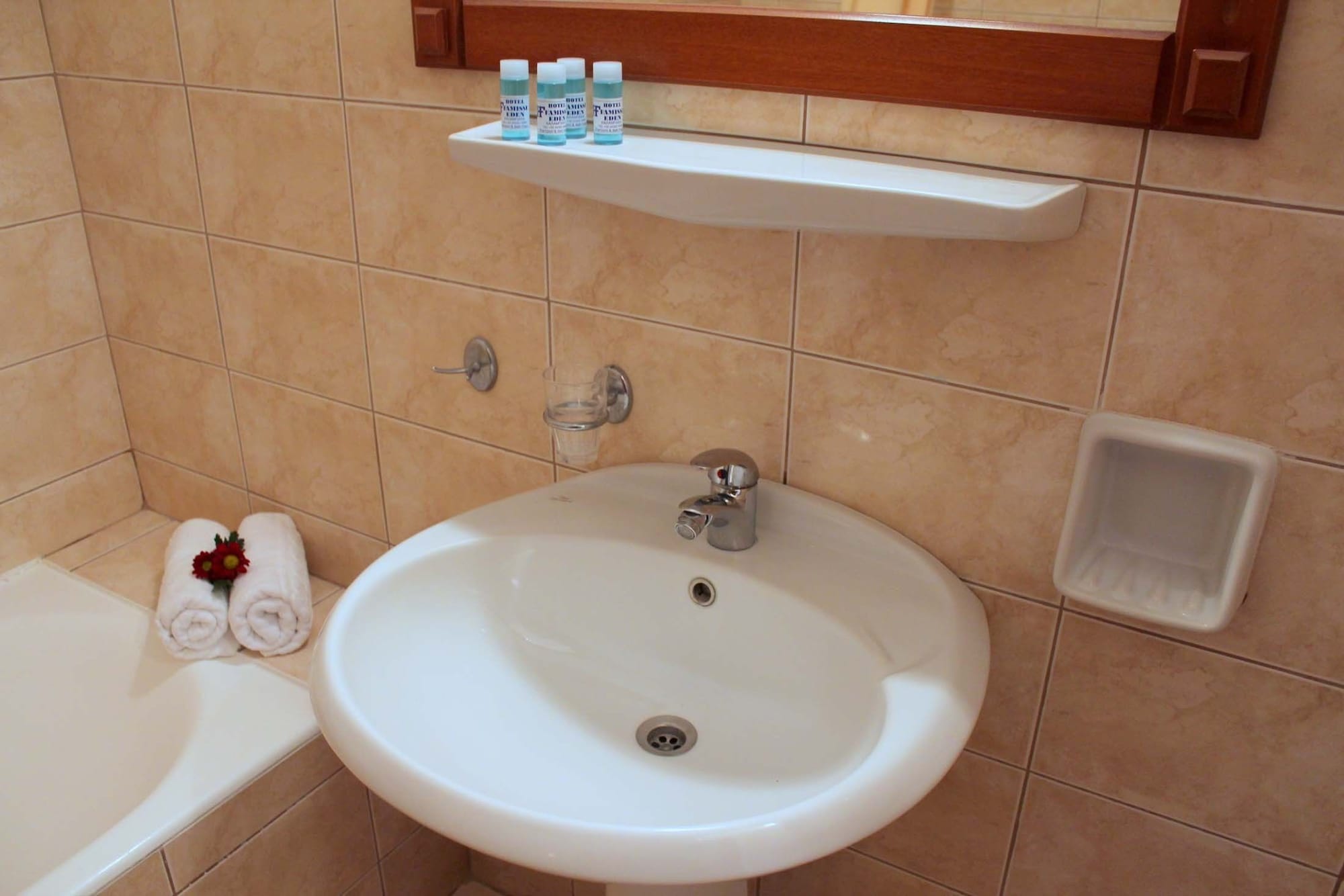 Room, Triple, 1 Double and 1 Single Bed, Famissi Eden Hotel 3/3
