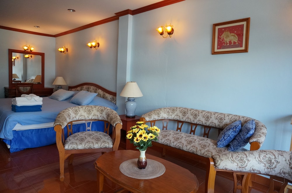 Dee-Lek Guesthouse And Restaurant 10/24