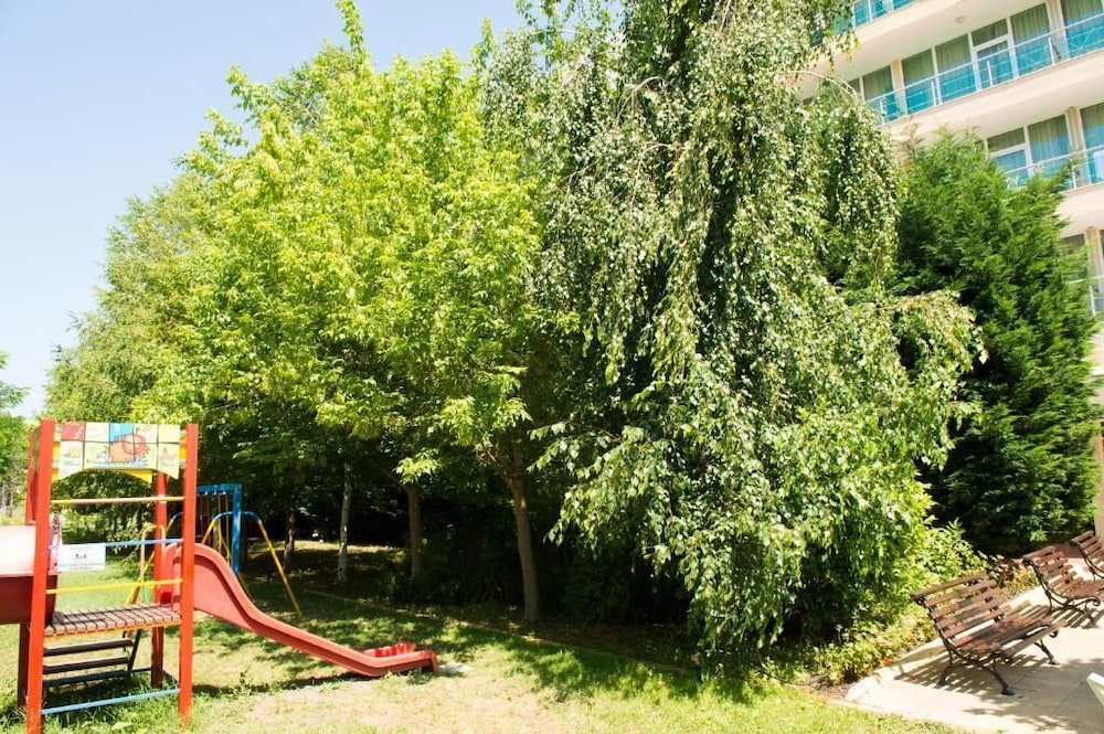Ivana Palace 22/47