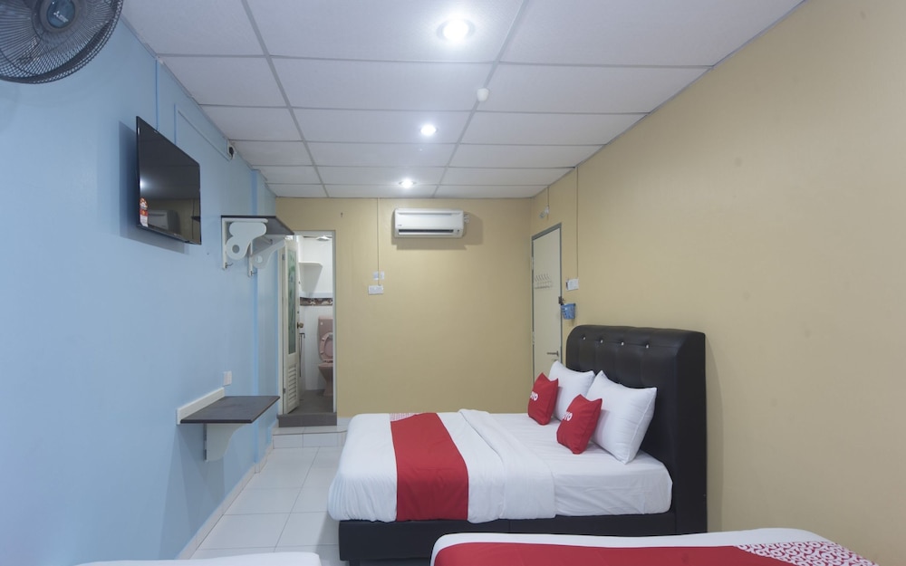 Family, 1 Single and 2 Double Beds 4/5