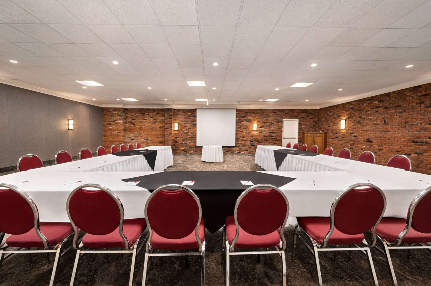 Ramada By Wyndham Cornwall 63/71