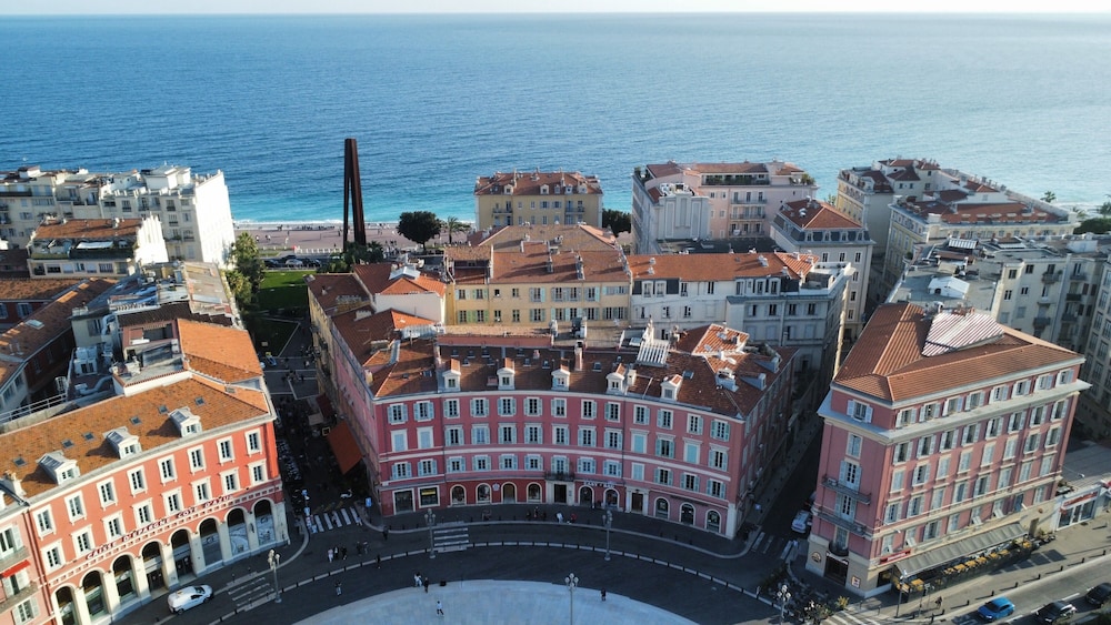 Hotel De La Mer 1/50