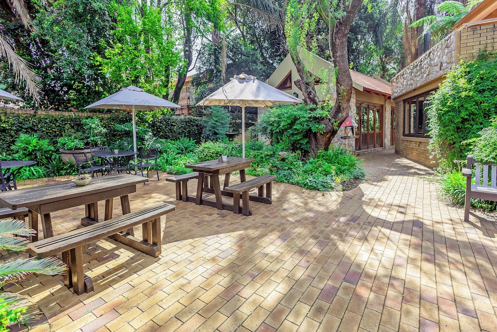 Sunward Park Guesthouse 45/50