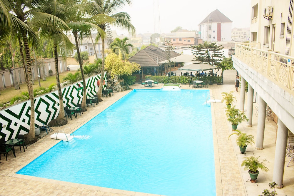 Bougainvillea Hotel 33/38