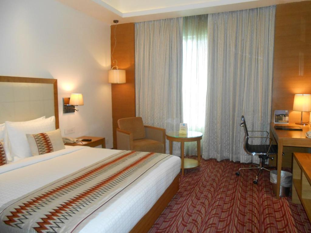 DELUXE, DOUBLE BED