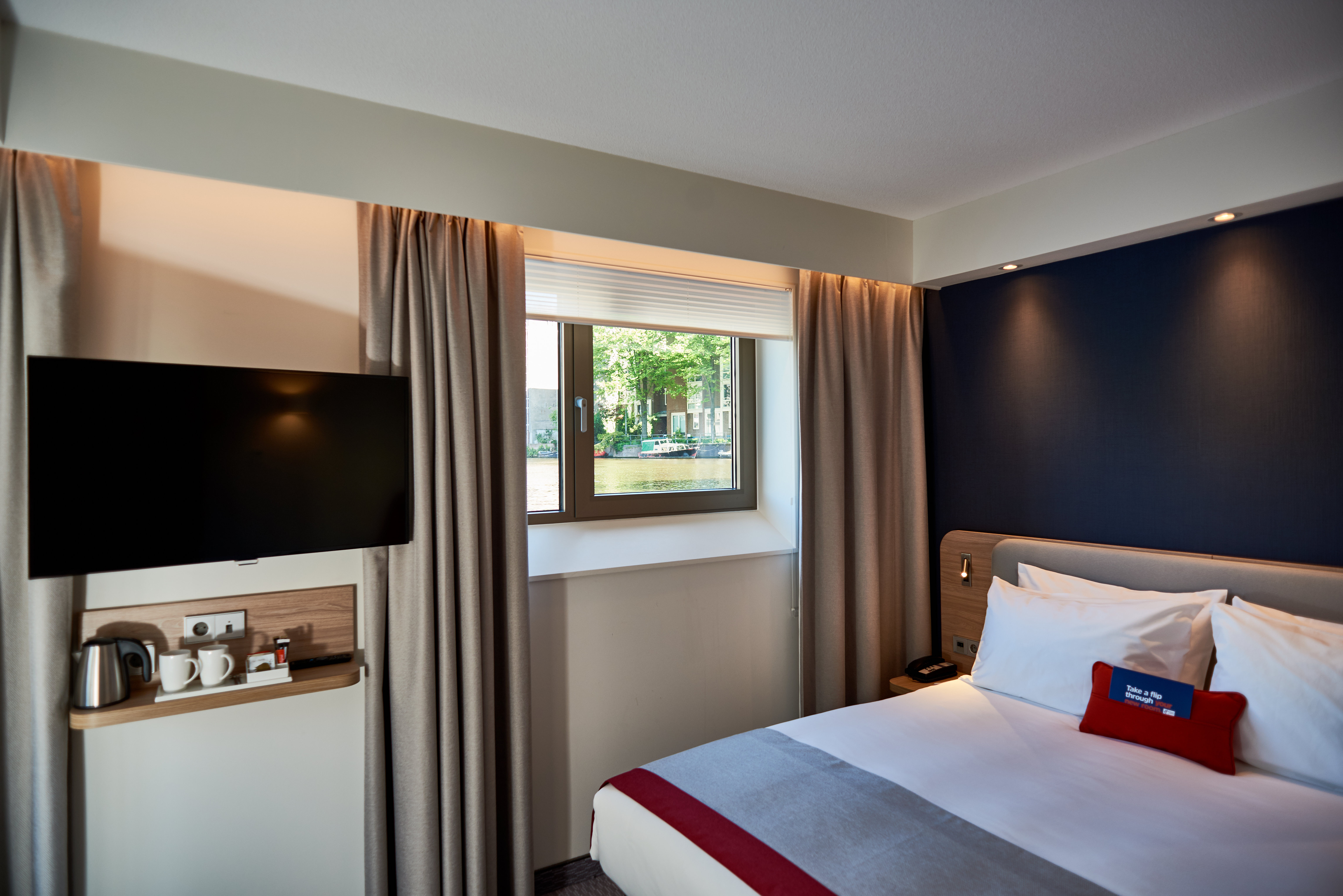 غرفة بسرير مزدوج بإطلالة على القناة، Holiday Inn Express Amsterdam - City Hall 3/6