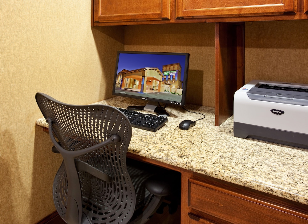 Holiday Inn Express Hotel Suites Willows 23/34
