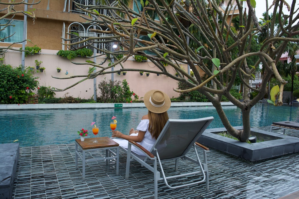 swimming pool spa