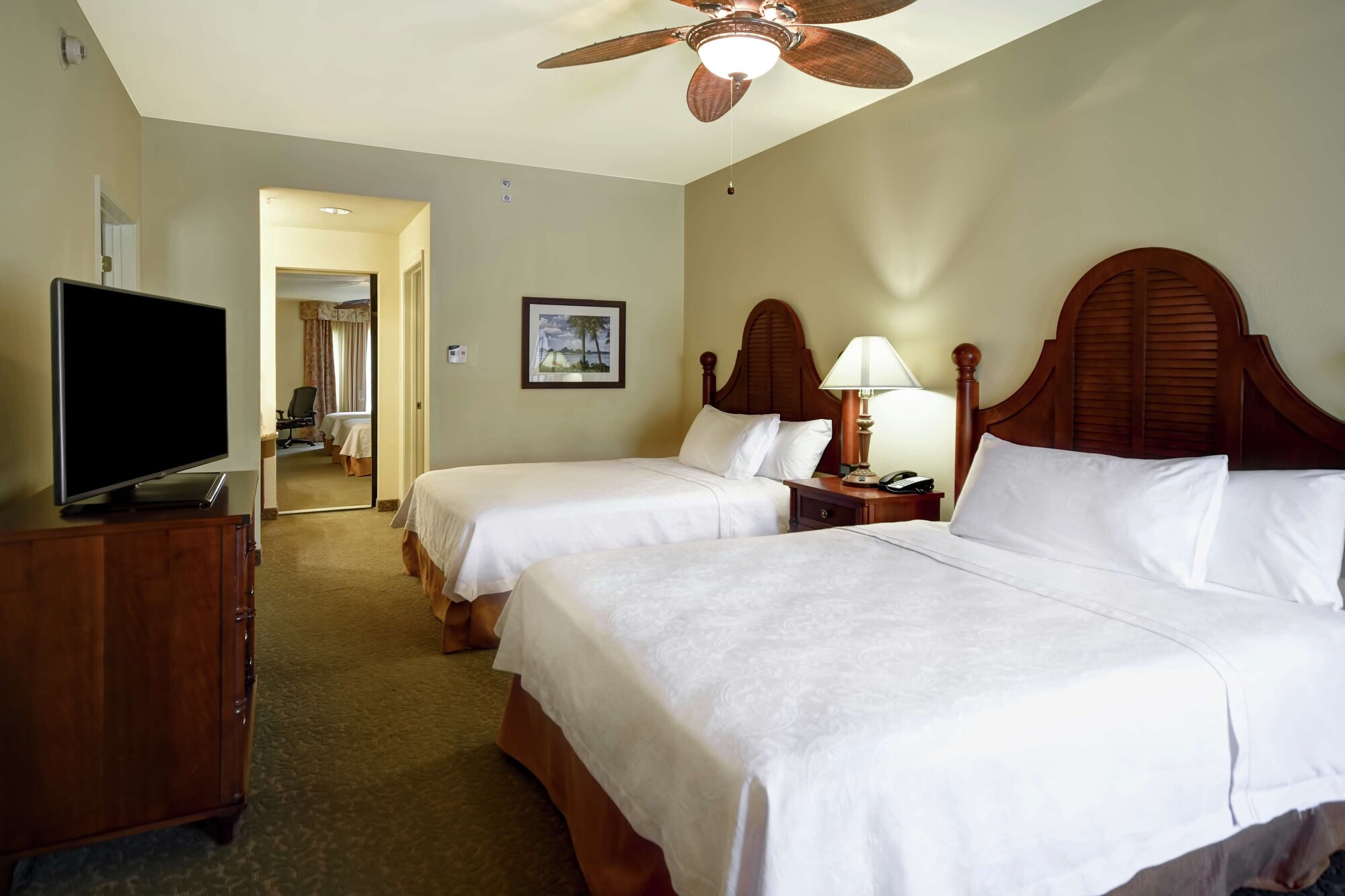 2 Bedrooms, Suite, 1 King and 2 Queen Beds, Sofa, Accessible