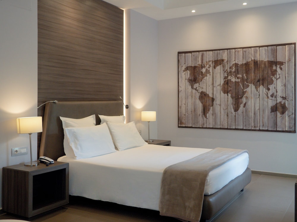 Comfort, Quadruple, 1 Queen and 1 Single Bed, Murphy Bed, Accessible