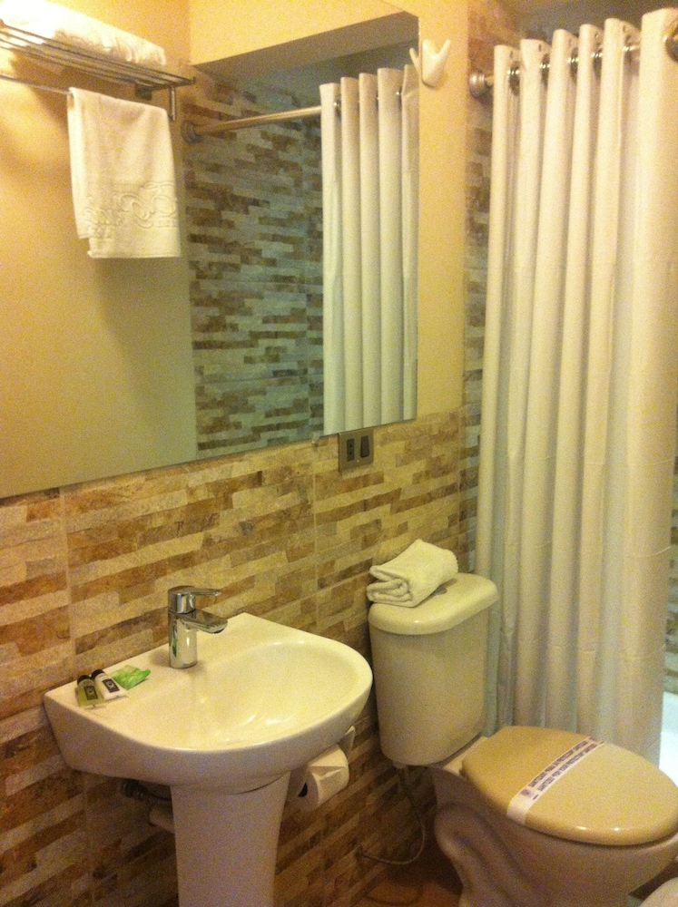 El Prado Hotel 21/36