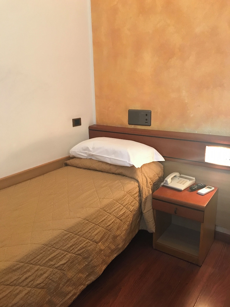 ROOM, SINGLE, BALCONY
