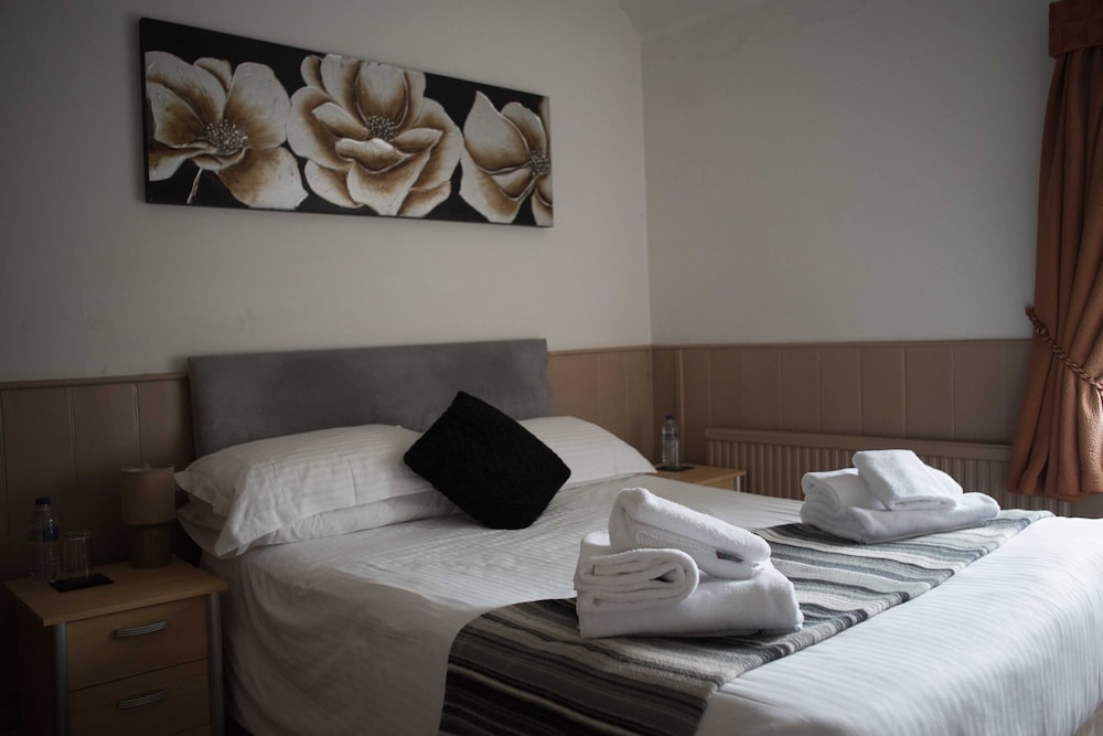 Village House Hotel - Inn 12/31