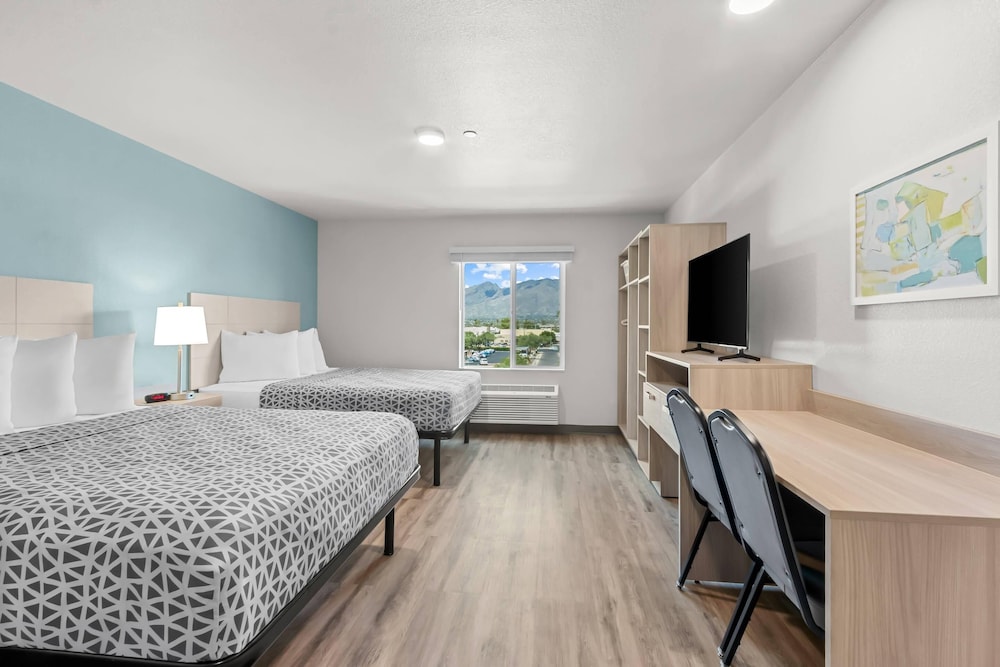 Suite, 2 Queen Beds, WoodSpring Suites Tucson Medical Center 2/3