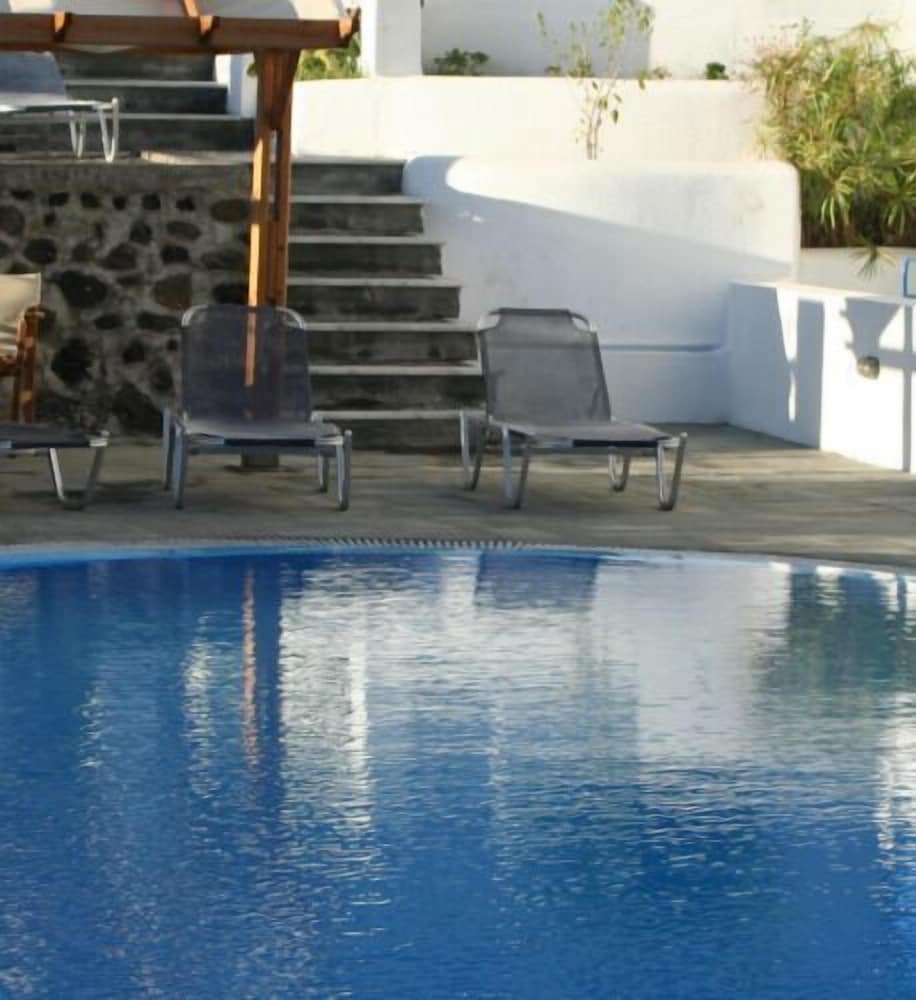 Nissos Thira Hotel 56/62