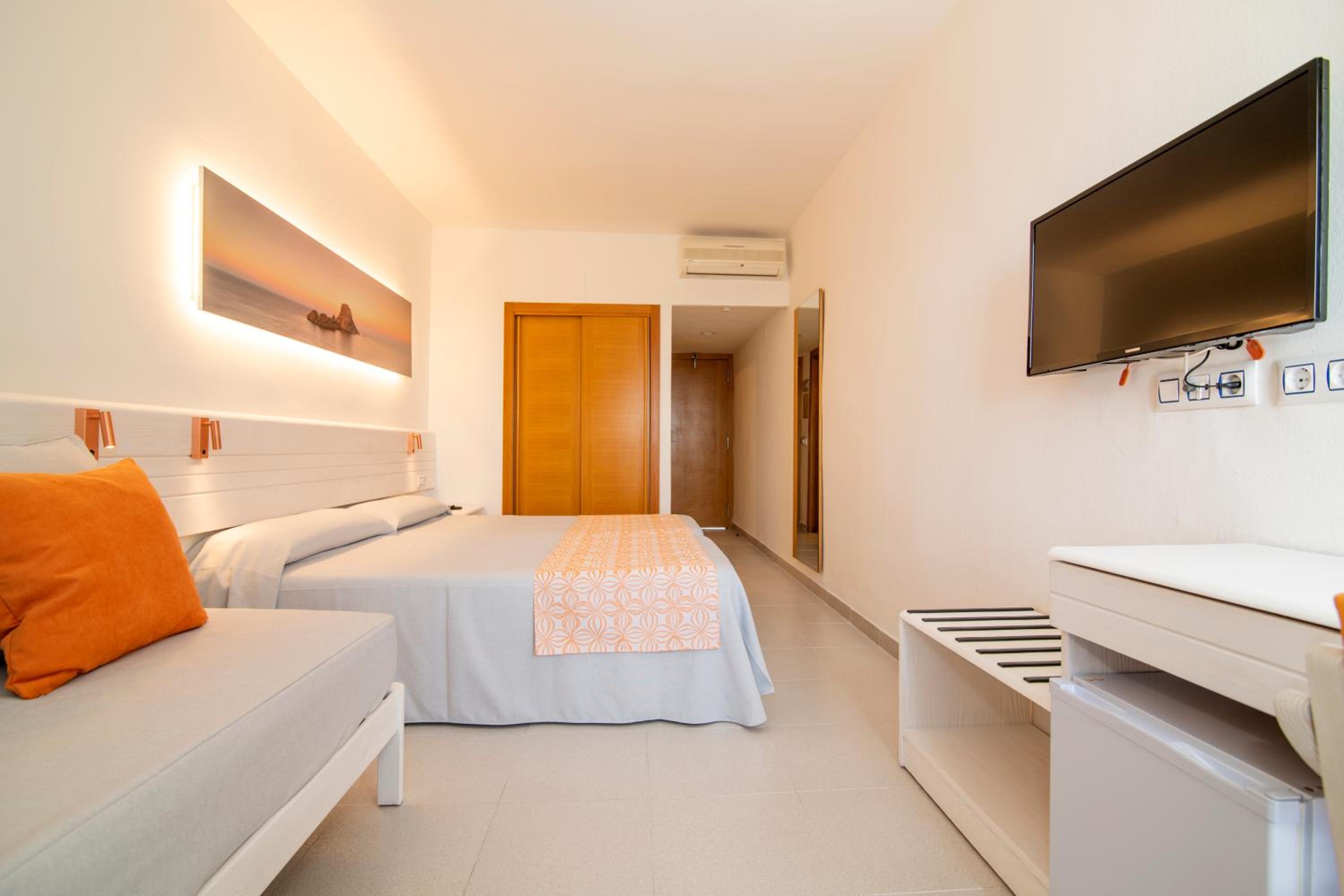 غرفة بسرير مزدوج أو سريرين منفصلين