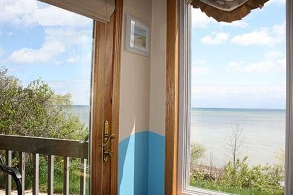 at the Waters Edge Bed &amp; Breakfast 4/61