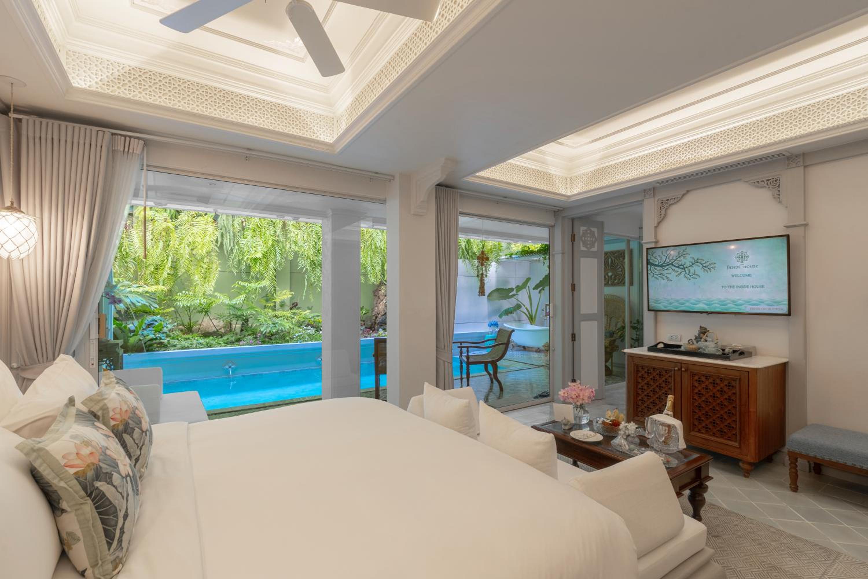 Waterfall, Pool, Suite, King Bed