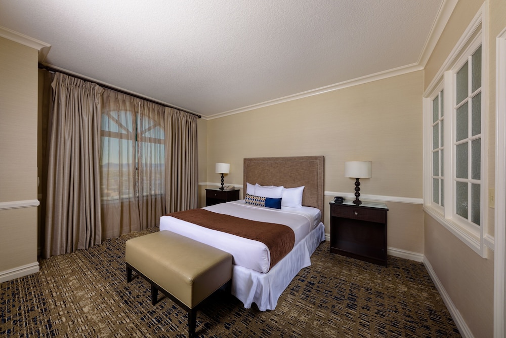 1 BEDROOM, SUITE, KING BED, JETTED TUB